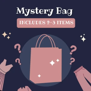 Mystery Bag med 2-3 föremål - Upptäck spänningen med en Mystery Bag som innehåller 2-3 överraskningsföremål. Perfekt för den som älskar att bli överraskad och vill ha något unikt. Innehållet varierar och kan inkludera olika typer av accessoarer eller små presenter.