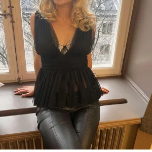 Nyårs fest topp - Den är sydd så att den inte ska vara lika urringad (passar s och m)