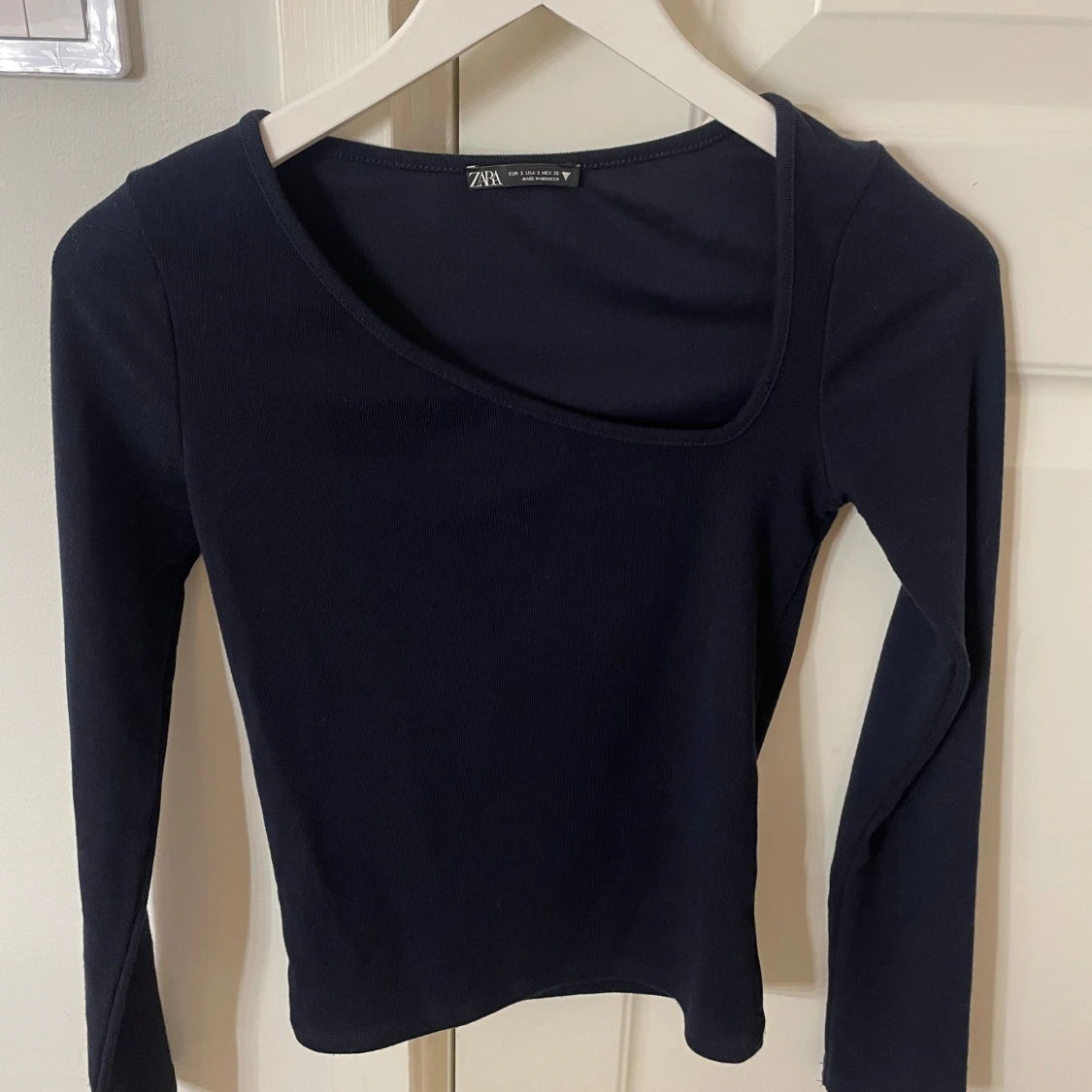 Mörkblå långärmad topp från Zara