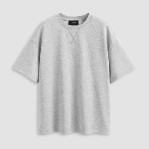 Grå t-shirt från Cider - Snygg och enkel grå t-shirt från Cider. Den har en rund halsringning. Jag säljer den då den är förstor för mig. Aldrig använd 