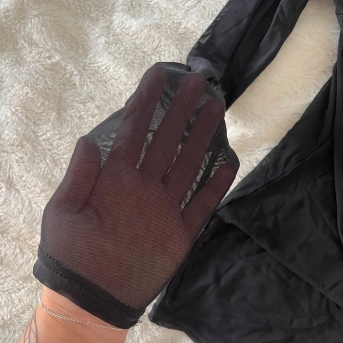 Svarta off shoulder  meshtopp från Nelly  - 90