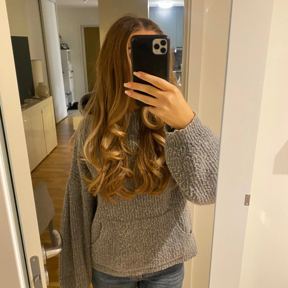 Grå stickad hoodie från Even&Odd