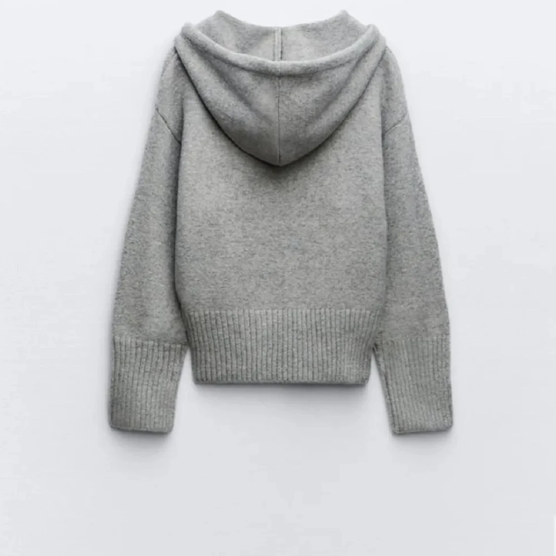 Grå stickad hoodie från Zara - 90