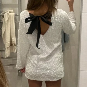 Paljett klänning  - Jättefin klänning som aldrig använts 💖