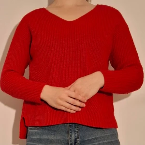 Röd stickad tröja - Röd stickad tröja frpn H&M.