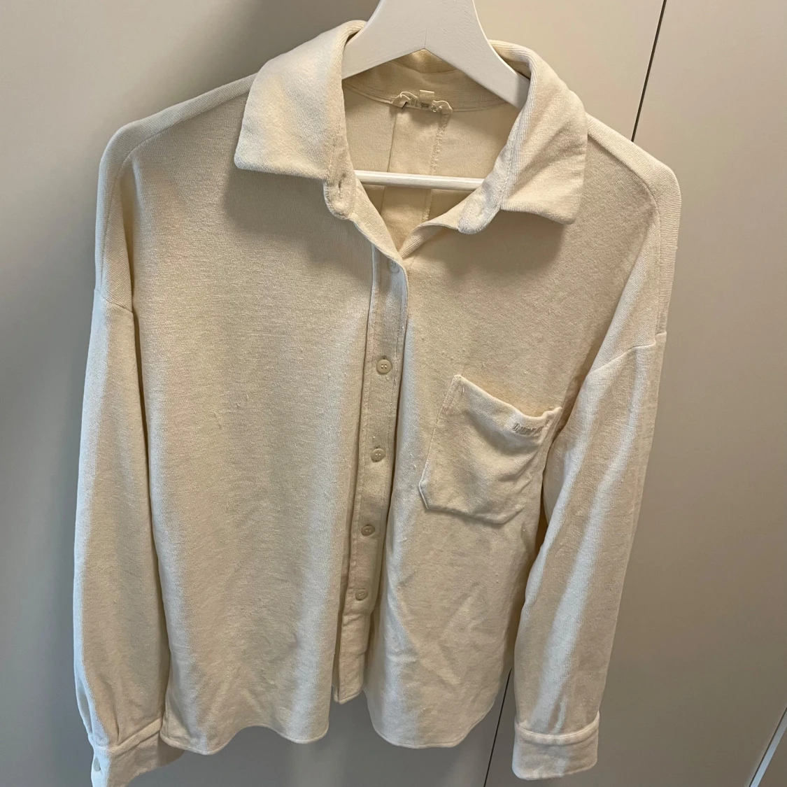 Djerf Avenue Terry On The Go Shirt Cream