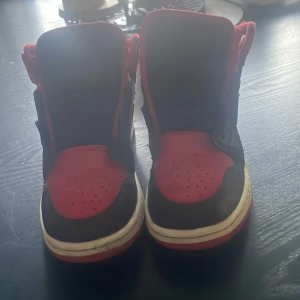 Väl använda - Bra skick lite krisade utan snören