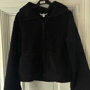 Teddy jacka  - Svart Teddy jacka från hm 