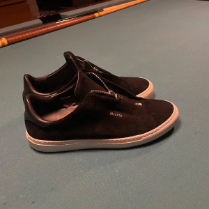 Arigato zip - Skick 9/10 säljer pga köpt nya skor 