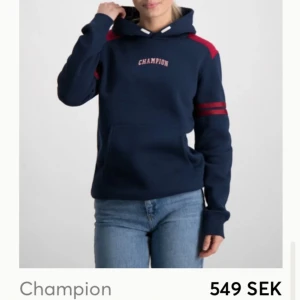 Champion hoodie - Hej, säljer min champion hoodie 🤗 den är i fint skick. Sen är i str xxl men i barnstorlek så passar mig som vanligtvis bär xs