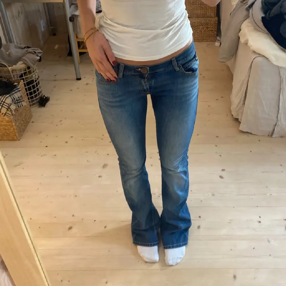 Köpta på Plick, bilderna lånade från förra ägaren. Tyvärr lite stora💕💕💕. Jeans & Byxor.