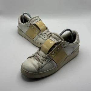 Valentino open - Ett par Valentino open i storlek 37 passar 38, 7/10 skick och pris kan diskuteras 