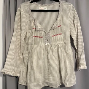 Gullig odd Molly blus  - Väldigt söt o fin 