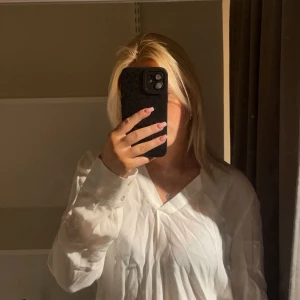 Beige tröja  - Beige tröja i storlek M, fint skick, skriv för fler bilder vid intresse😊🩷