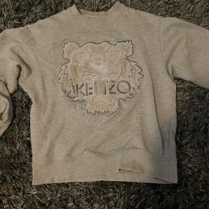 Kenzo Tröja - Den är i Nyskick.
