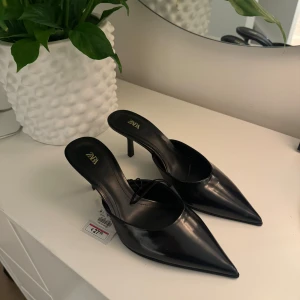 Zara klackar  - Så fina oanvända svarta klackar! Inga defekter🥰
