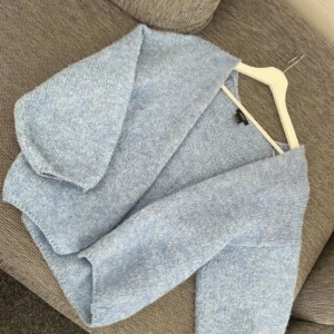 Ljusblå kofta - Jättefin ljusblå populär kofta från Lindex💕Jättegosig och i väldigt fint skick!