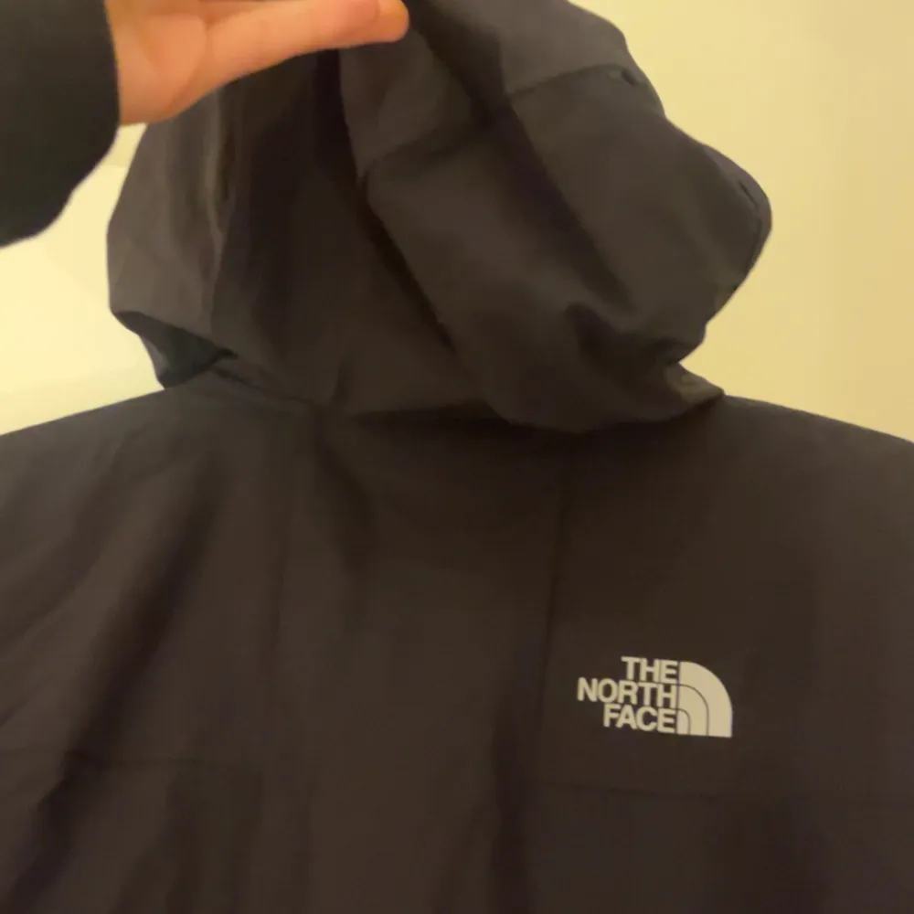 Helt ny the north face jacka storlek S Har inga fel . Jackor.