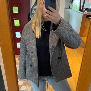 Arket kappa - Nästan oanvänd kappa från arket, i ny skick!💕  Nypris: 1890kr