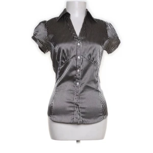 Randig skjorta  - Passar xs-s möjligtvis m. Satin? Tyg