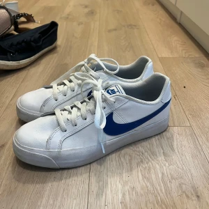 Nike skor - I storlek 42. Använda 1 gång då dem är för stora för mig