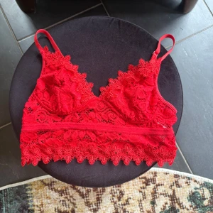 Röd topp/bh - En spets topp  