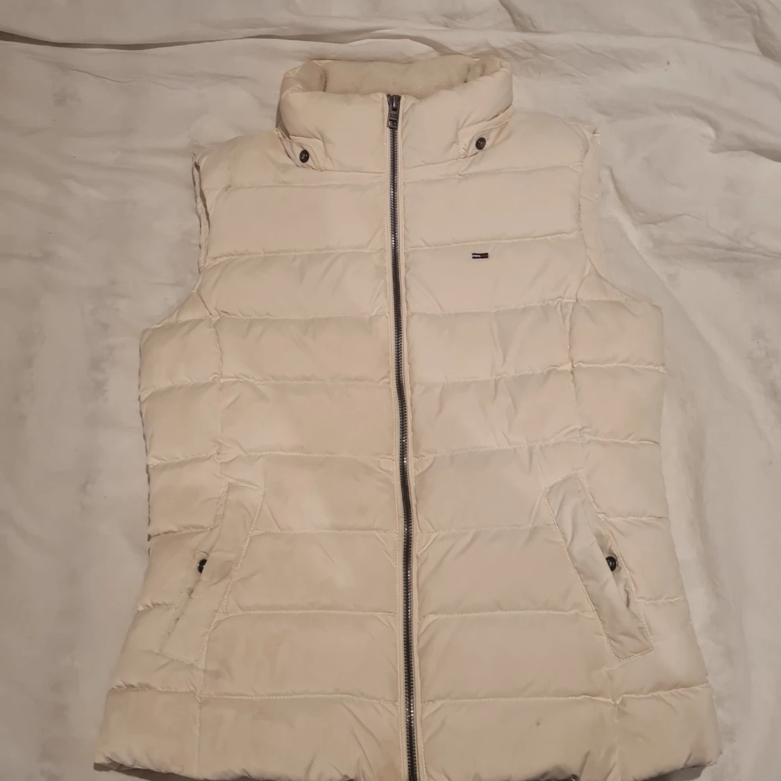 Vit dunväst från Hilfiger Denim