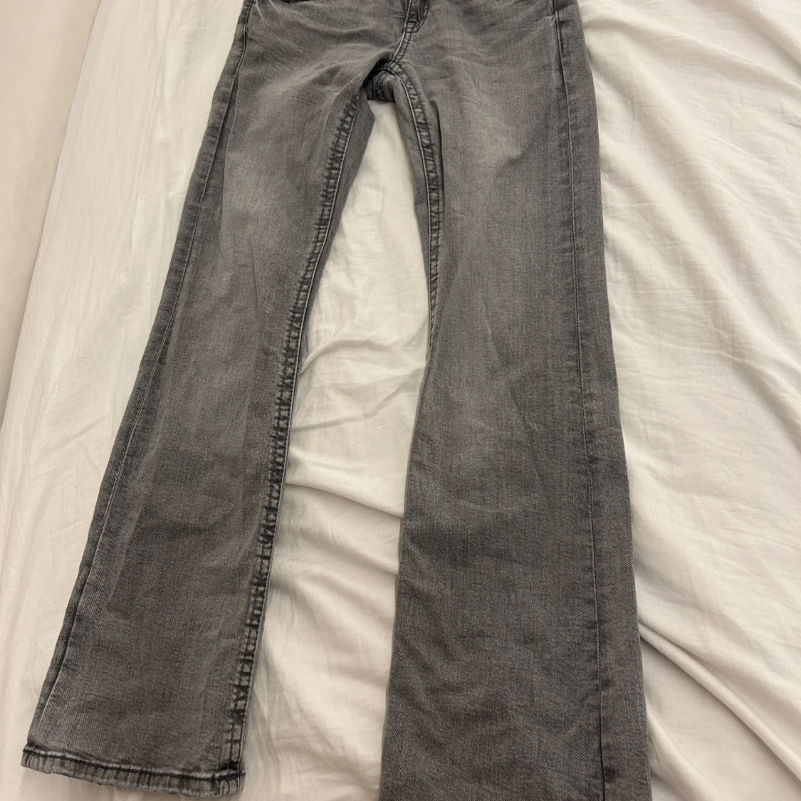 Gråa low waist boot cut jeans - 90