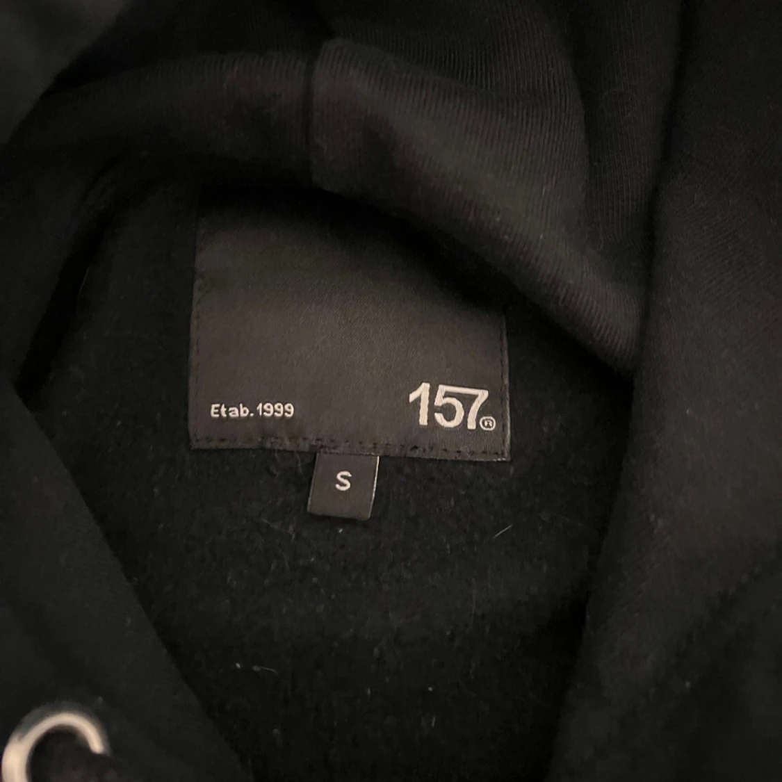 Svart hoodie från 157 - 91