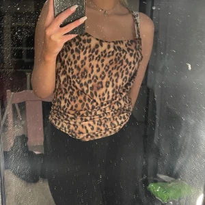Leopardmönstrad topp - Säljes då jag aldrig använt den💕