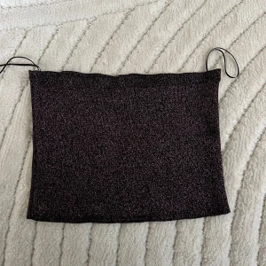 Glittrig topp - Glittrig topp från Zara använd en gång 