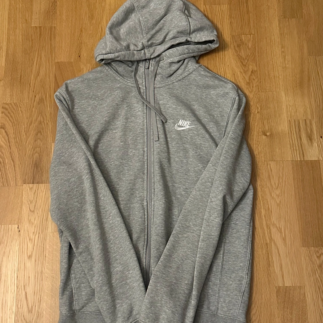 Grå hoodie från Nike