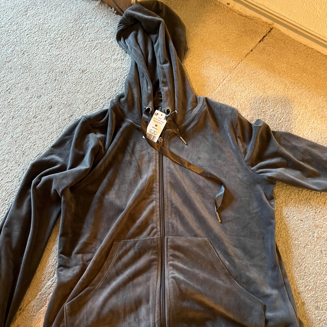 Grå hoodie med dragkedja