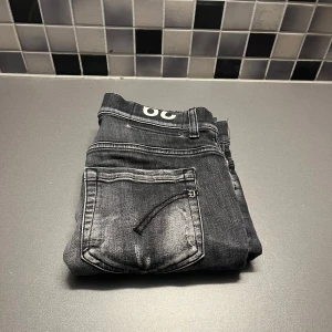 Dondup jeans  - Skinny fit, slick 10-10, inga tillbehör kommer, pris går diskuteras vid snabb affär 