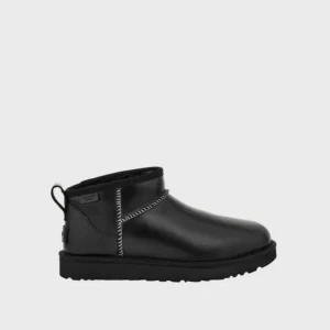 Oanvända uggs  - Hej! Säljer ett par Boots W Classic Ultra Mini Leather Regenerate från UGG i storlek 40, pga felköp. De är alltså helt oanvända och ligger kvar i kartongen. Inköpta på Wakakuu där de nu är slut i lager❤️Nypris: 2.399 kr. 