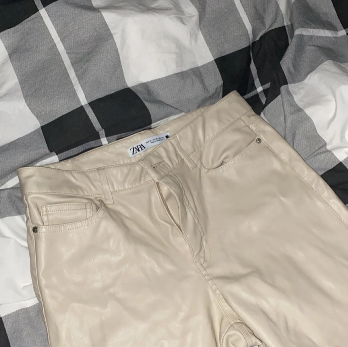 Beige byxor från Zara - 92