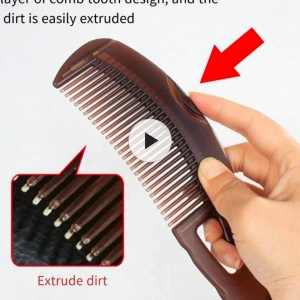 Självrengörande kam med extruderingsfunktion - En innovativ kam med självrengörande funktion och extruderingsdesign för att enkelt avlägsna smuts från hårsäckarna. Kammen har en ergonomisk form och är tillverkad i ett mörkt plastmaterial. Perfekt för daglig användning och enkel att rengöra.