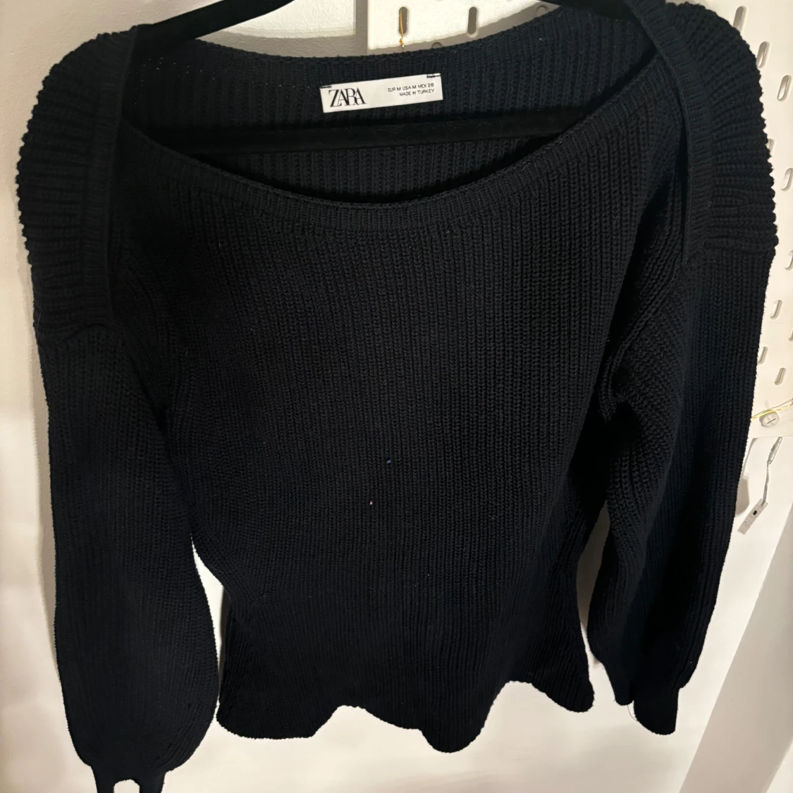 Svart stickad tröja från Zara - 90