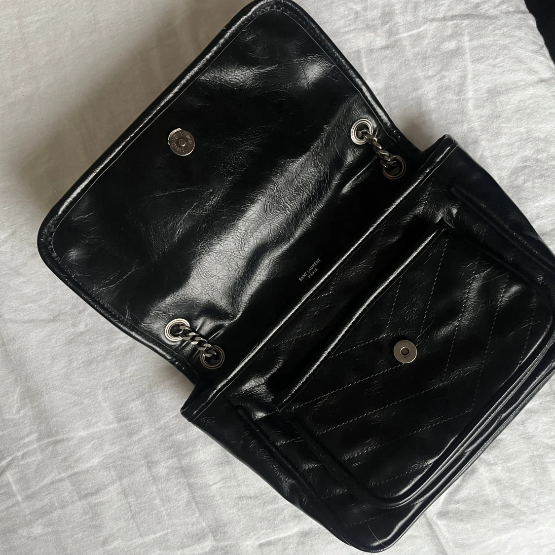 Svart quiltad axelväska med kedjedetaljer - 91