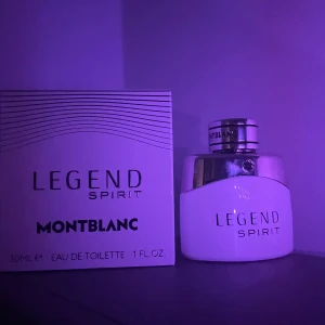 Legend Spirit EDT från Montblanc - Legend Spirit från Montblanc är en Eau de Toilette till ett bra pris. Maskulin och fräsch doft. Helt ny. Full 30ml flaska 