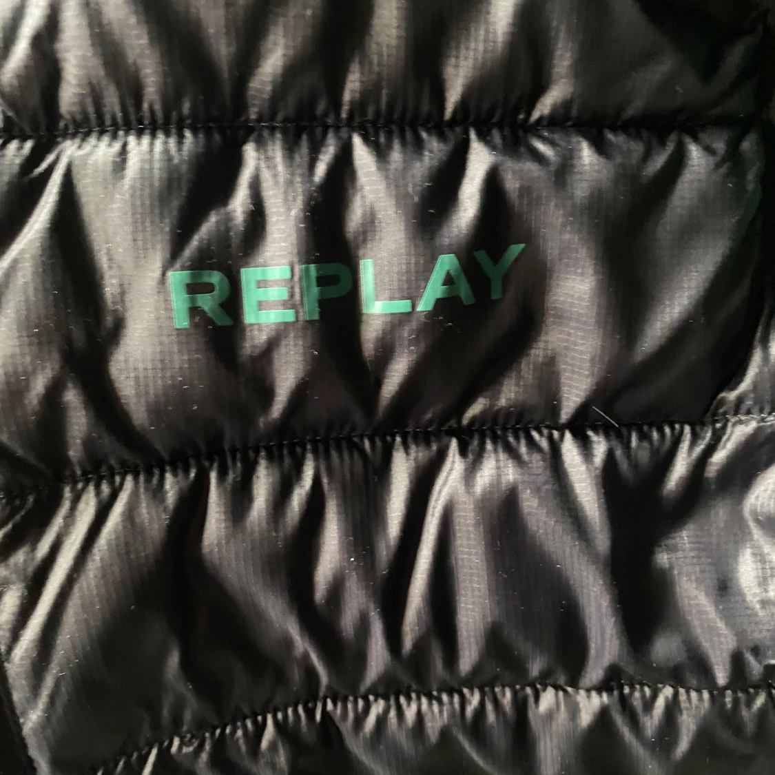 Svart dunväst från Replay - 2