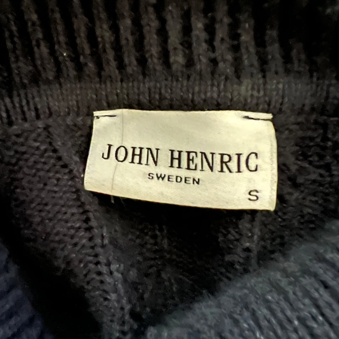 Mörkgrå stickad polotröja från John Henric - 1