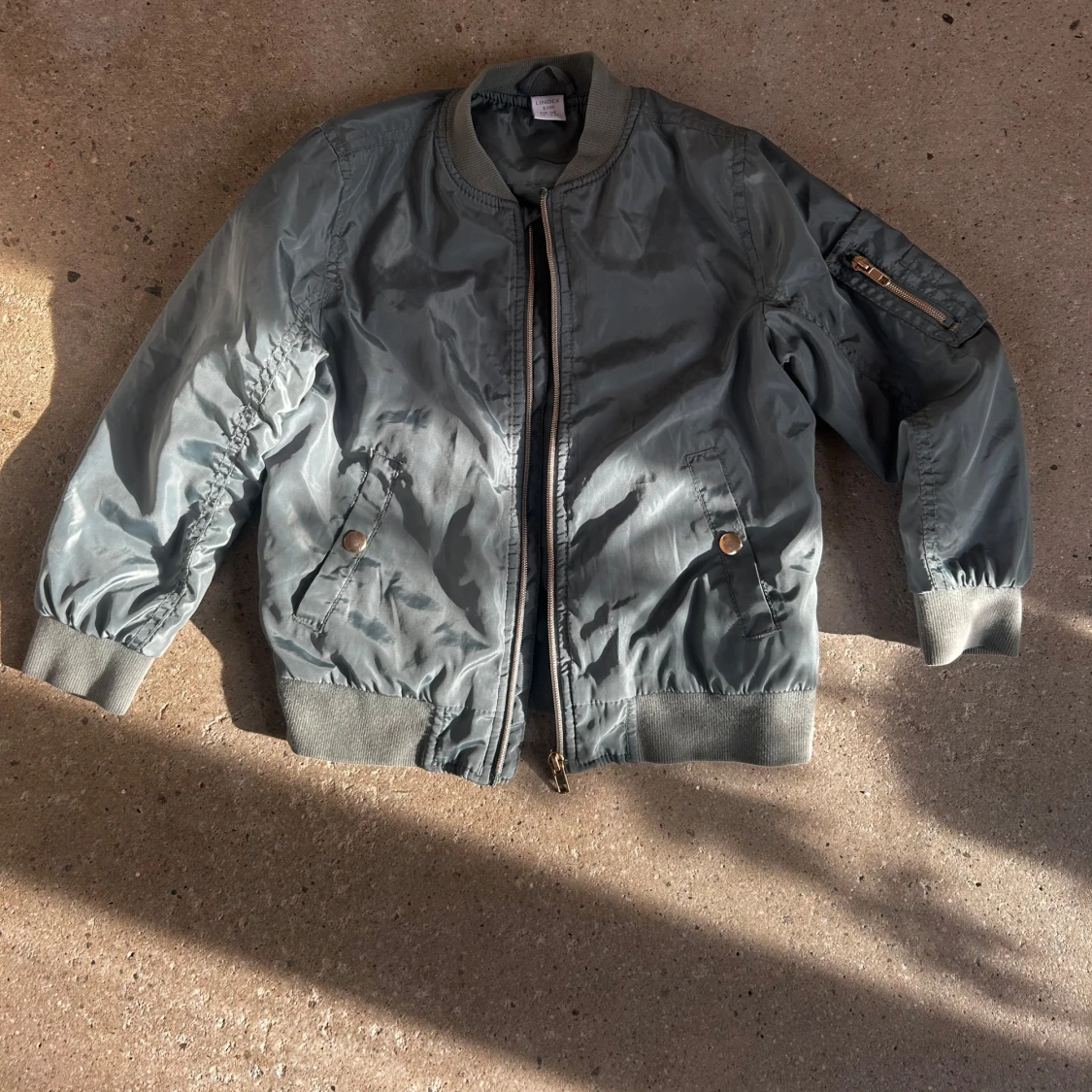 Grön bomberjacka från Lindex - 1