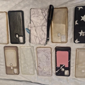 Samling av olika mobilskal - En samling av mobilskal med olika mönster och färger. Till telefonen Samsung a21s
