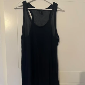 Linne - Tunt linne. Enbart använd några få gånger så väldigt bra skick!