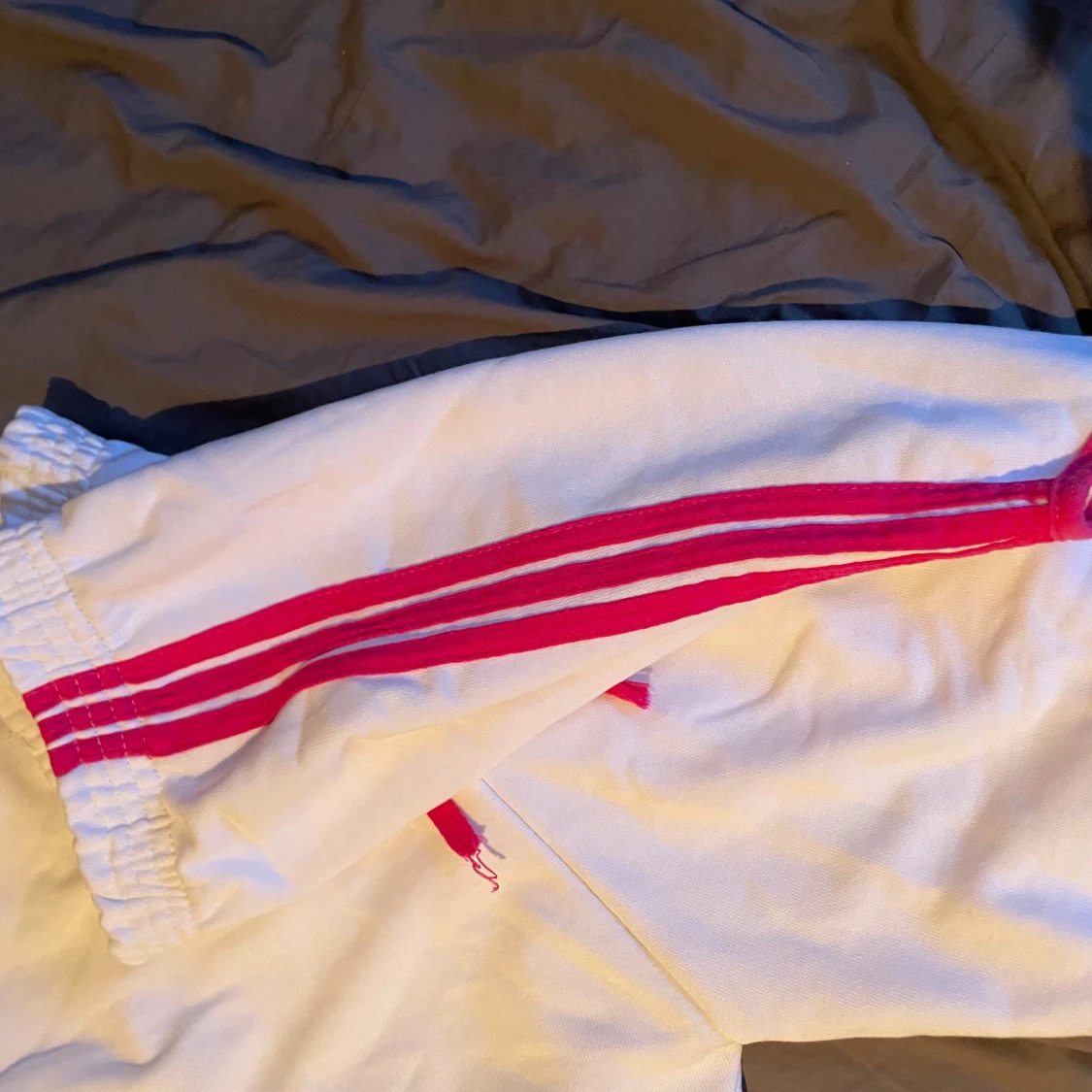 Vita shorts med rosa detaljer - 2