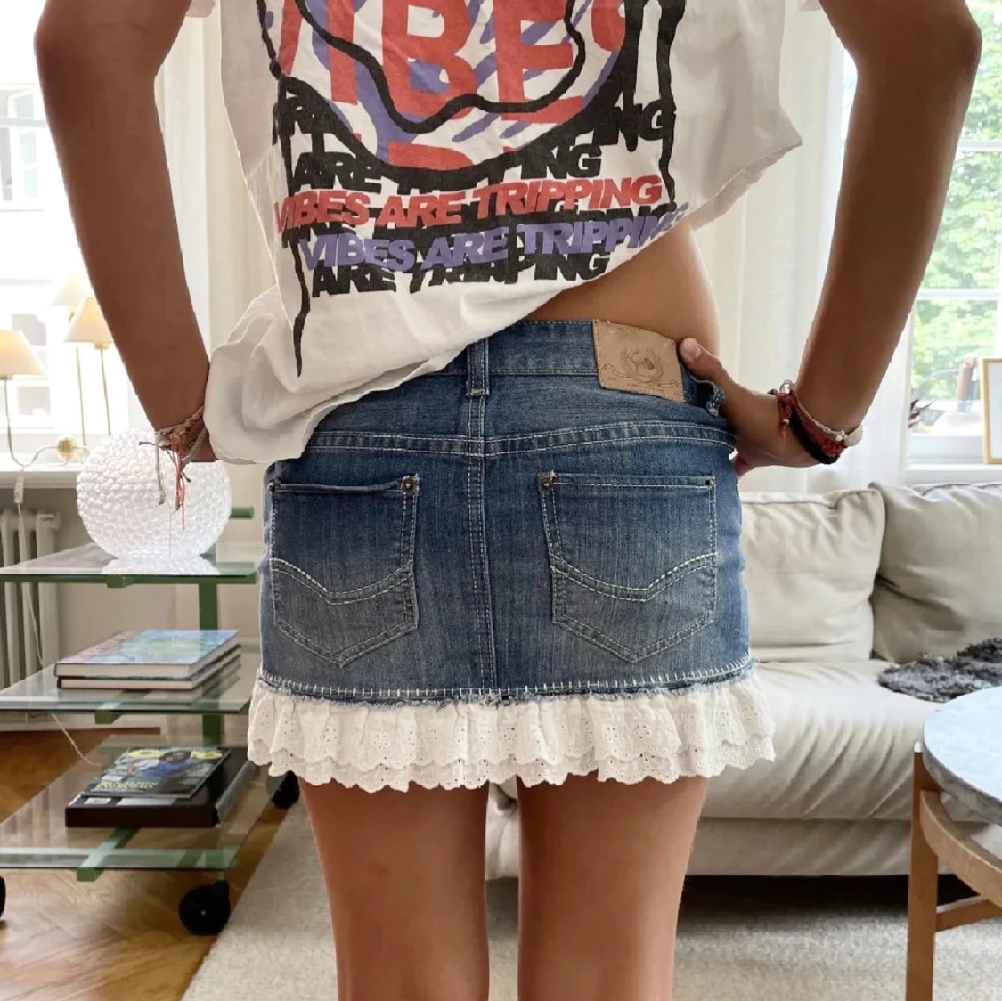 Jeanskjol med spetsdetalj - 2