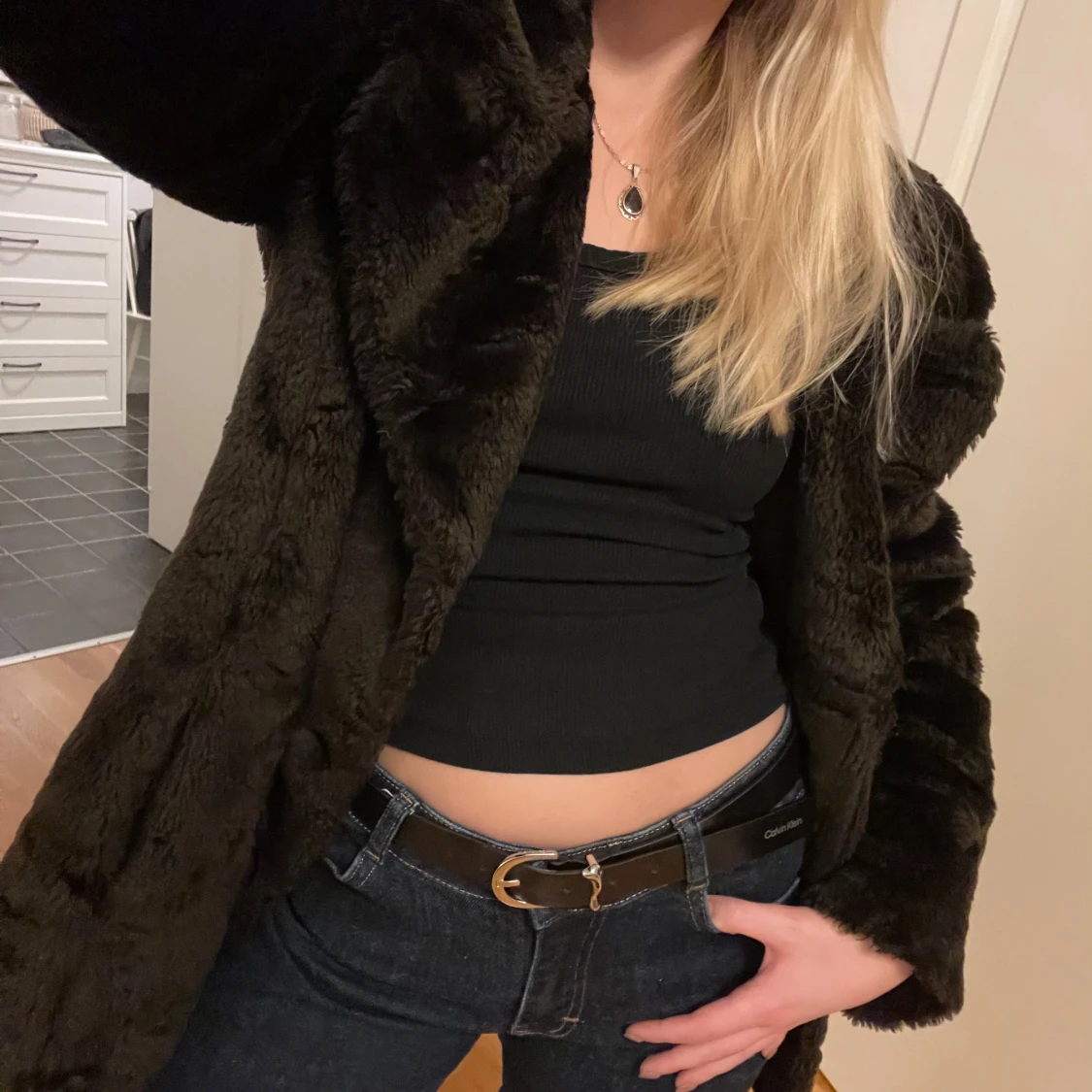 Brun fusk pälsjacka från New Look