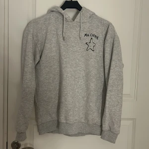Hoodie  - Hoodie från Gina Tricot