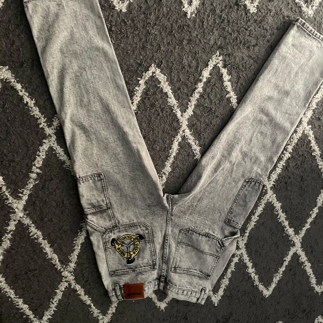 Grå jeansbyxor från Deus Records - 1
